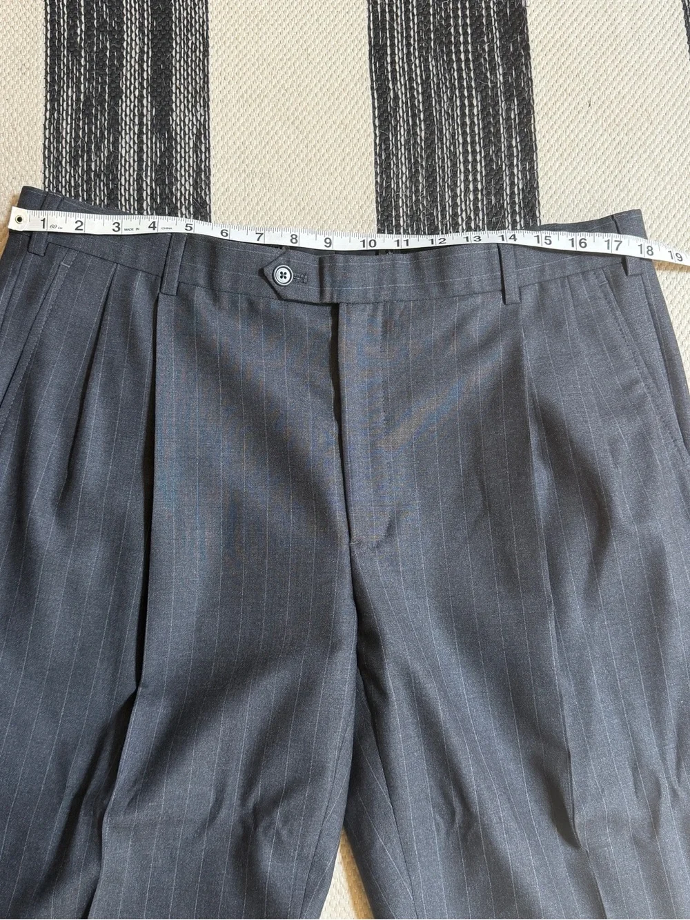 Brooks Brothers Men's Pinstripe Dark Gray 2pc Wool Pant Suit Size 43R/ 38W/29L